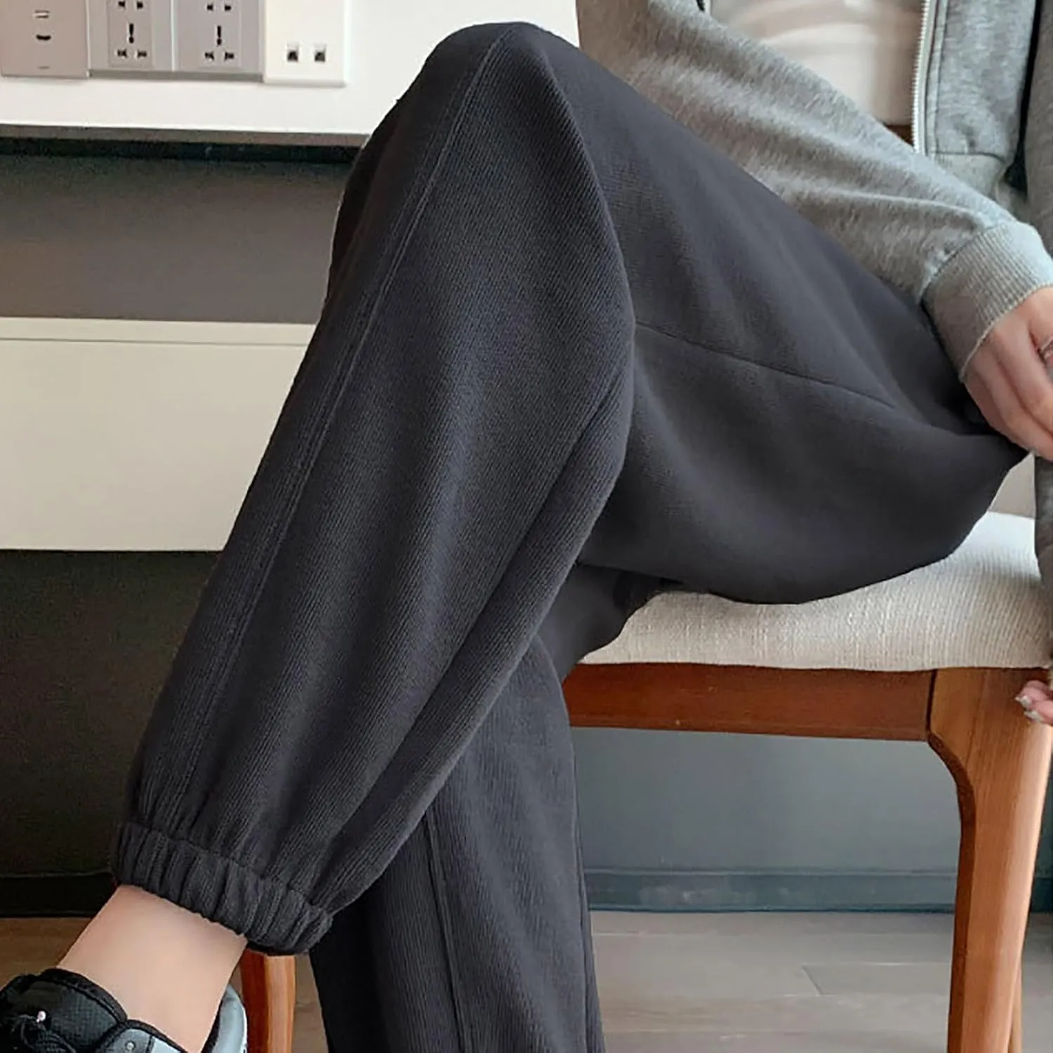 XUNRYAN Sweatpants Women Joggers with Pockets Fleece Lined Lounge Yoga Pants Wide Leg Trousers Winter Warm Loungewear